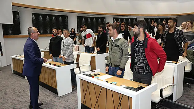 Başkan Kavuş üniversite öğrencileriyle buluştu