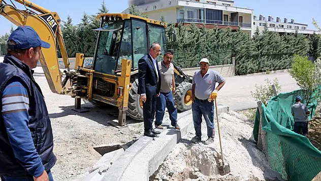 Başkan Kavuş yol yapım çalışmalarını yerinde inceledi
