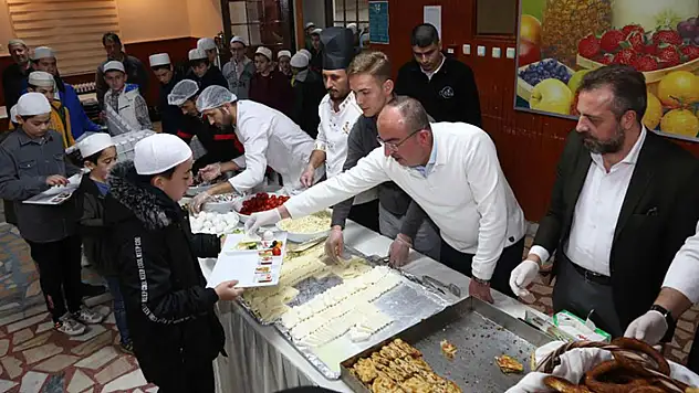 Başkan Kavuş'tan huzurevinde iftar Kur'an kursunda sahur
