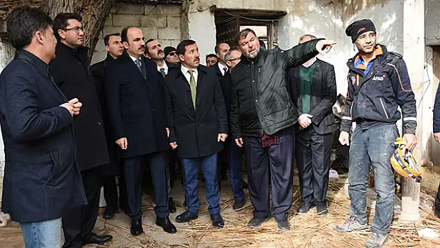 Başkan Kılca 3 kişinin hayatını kaybettiği çöken binada incelemede bulundu