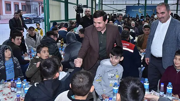 Başkan Kılca, iftar ve teravihte vatandaşlarla buluştu
