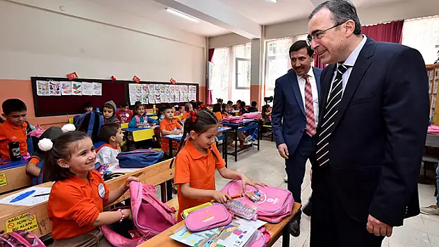Başkan Kılca  ilk ders gününde öğrencilerin heyecanına ortak oldu