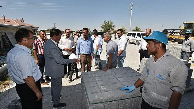 Başkan Kılca Karakaya Mahallesi'nde yol çalışmalarını inceledi, vatandaşlarla buluştu
