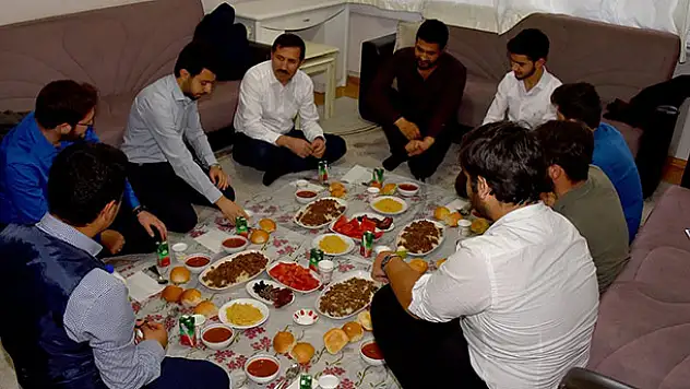 Başkan Kılca öğrenci evinde iftar yaptı