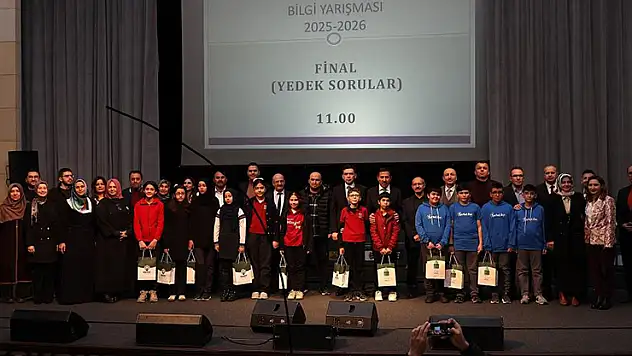 Başkan Kılca öğrencilere ödüllerini verdi