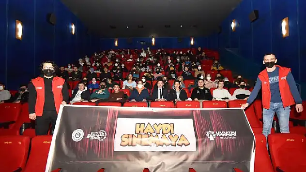 Başkan Kılca, öğrencilerle 'Kesişme İyi Ki Varsın Eren' filmini izledi

