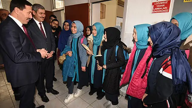 Başkan Kılca, okulları ziyaret ediyor