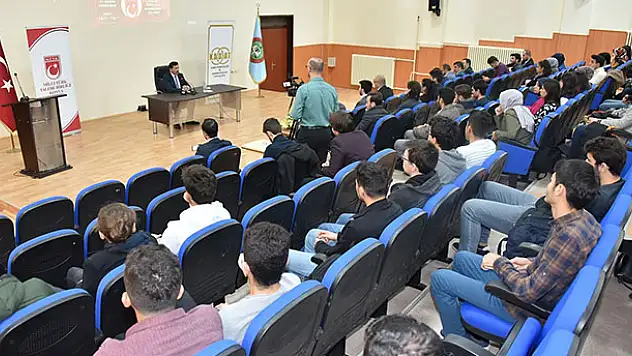 Başkan Kılca Selçuk'ta hukuk öğrencileriyle buluştu