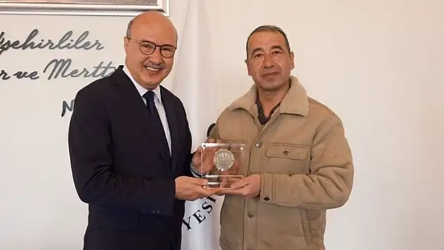 Başkan Köksal, Akşehirli Astsubay Ertan Üstündağ'ı makamında ağırladı