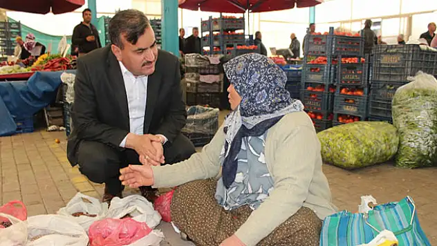 Başkan Oflaz Sebze pazarını ziyaret etti