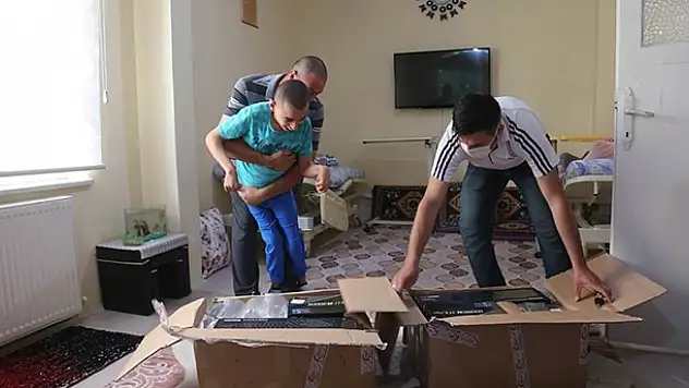 Başkan Oprukçu, ALS hastası kardeşlere duyarsız kalmadı