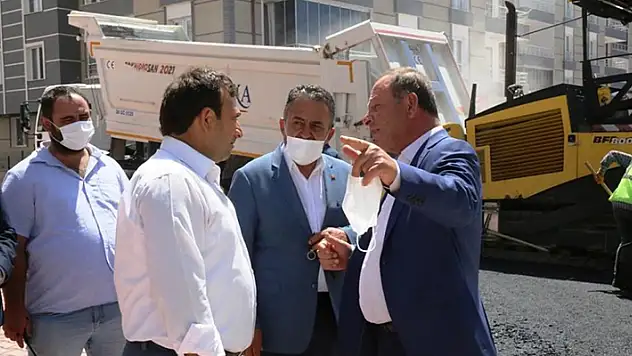 Başkan Oprukçu, asfalt çalışmalarını yerinde inceledi
