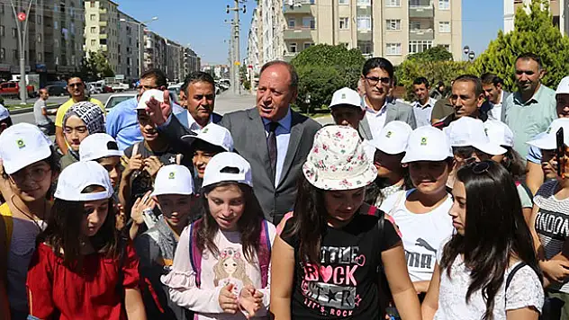 Başkan Oprukçu başarılı öğrencileri tatile gönderdi