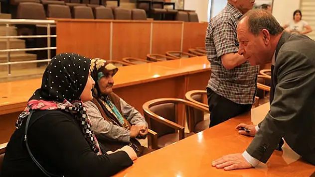 Başkan Oprukçu hemşehrilerini dinliyor