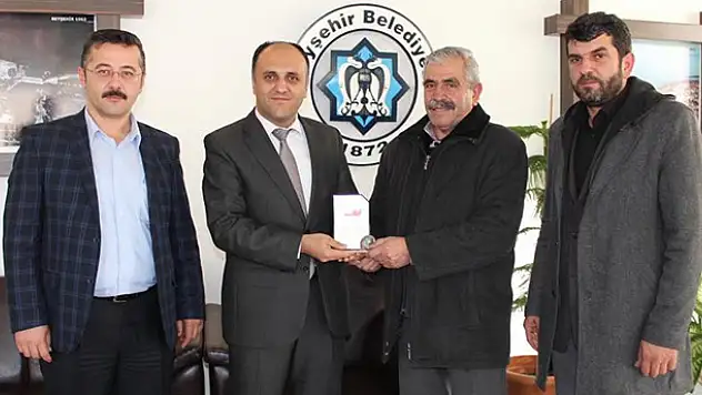 Başkan Özaltun'a teşekkür plaketi
