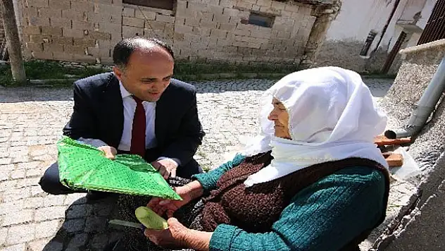 Başkan Özaltun Anneleri Unutmadı