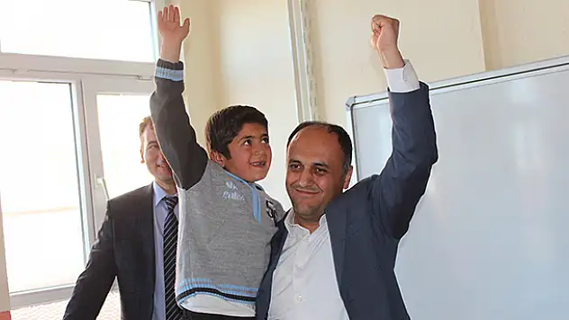 Başkan Özaltun'dan Suriyeli öğrencilere ziyaret