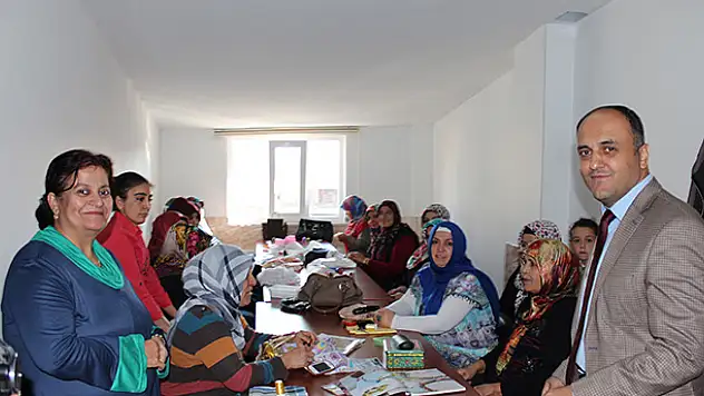 Başkan Özaltun Komek'in Kursiyerleriyle Buluştu