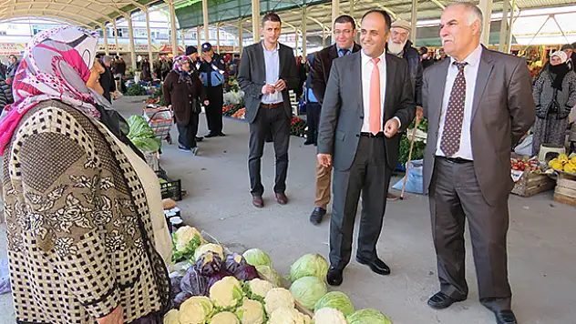 Başkan Özaltun Pazar Yerini Ziyaret Etti