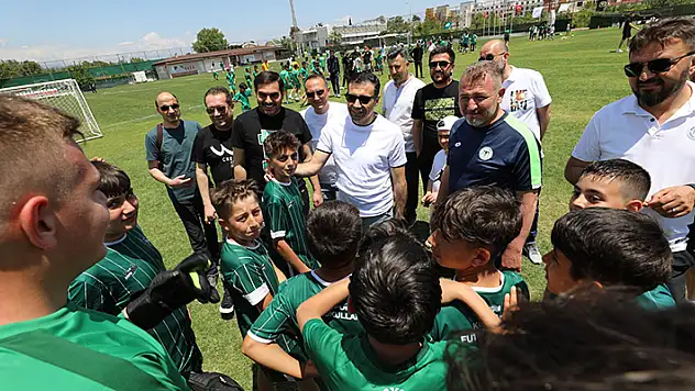 Başkan Özgökçen futbolcularla buluştu