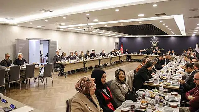 Başkan Özgökçen, iftarda Konyalı başkanları ağırladı