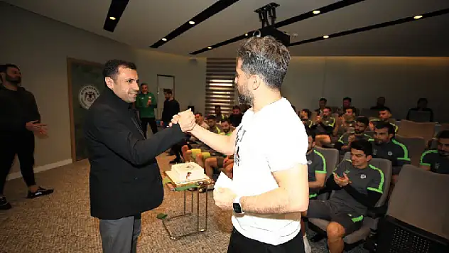 Başkan Özgökçen'e sürpriz kutlama 
