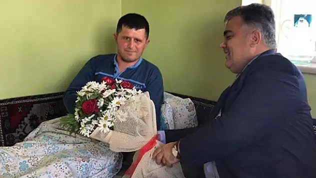 Başkan Özgüven Afrin gazisini ziyaret etti