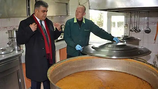 Başkan Özgüven aş ocağını denetledi