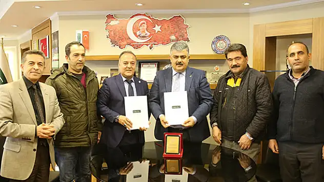 Başkan Özgüven, belediye işçilerinin yüzünü güldürdü