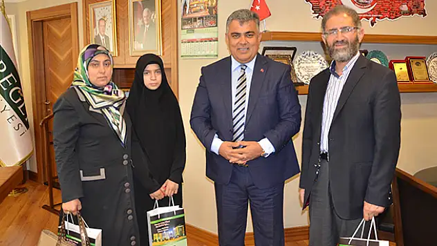 Başkan Özgüven'den Türkiye birincisine ödül