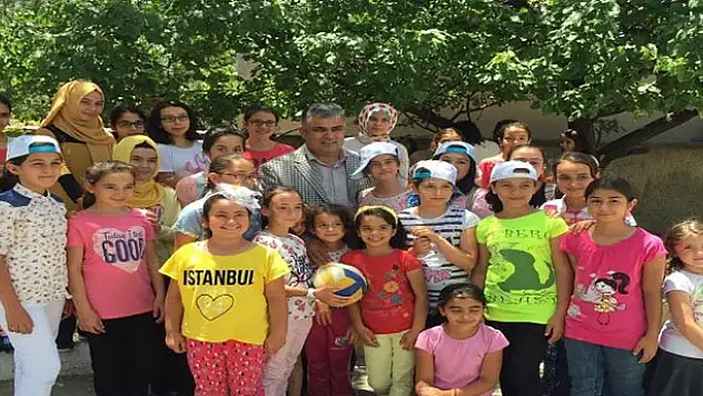 Başkan Özgüven Komek'teki Çocuklarla Bir Araya Geldi