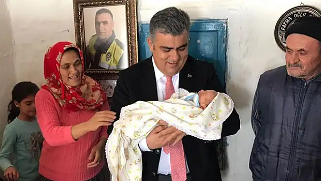 Başkan Özgüven, minik Fethi Sekin'i unutmadı
