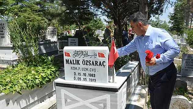 Başkan Özgüven Şehit Mezarlarını Ziyaret Etti