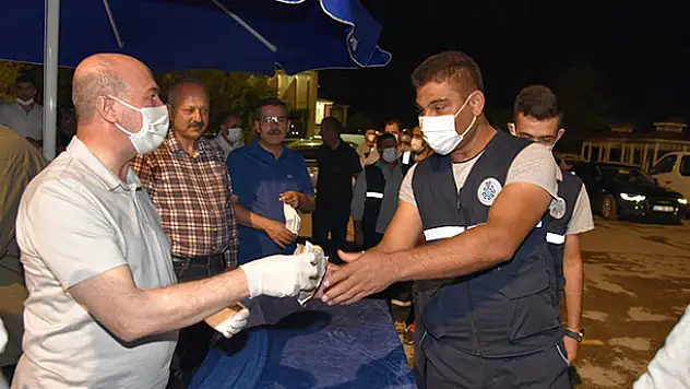 Başkan Pekyatırmacı bayram mesaisindeki personeli ziyaret etti