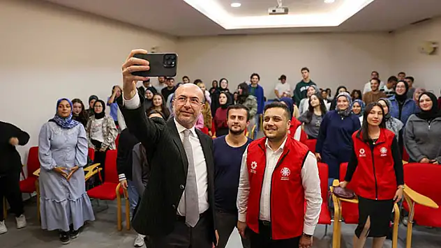 Başkan Pekyatırmacı gençlerle buluştu