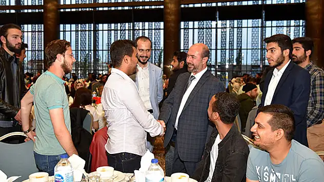 Başkan Pekyatırmacı gençlerle iftarda buluştu