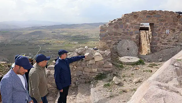 Başkan Pekyatırmacı, Gevale Kalesi'nde restorasyon çalışmalarını yerinde inceledi
