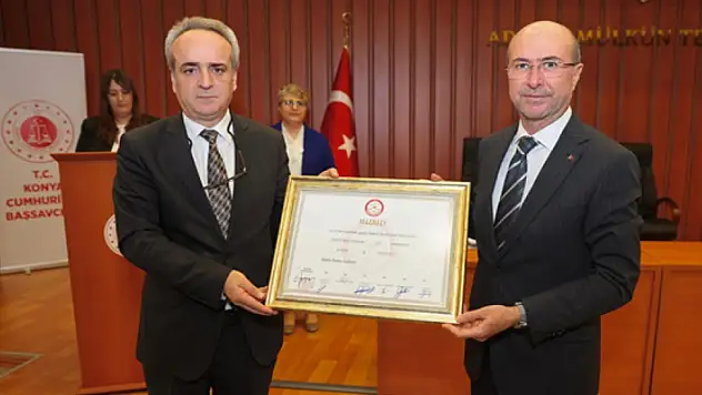 Başkan Pekyatırmacı mazbatasını aldı 