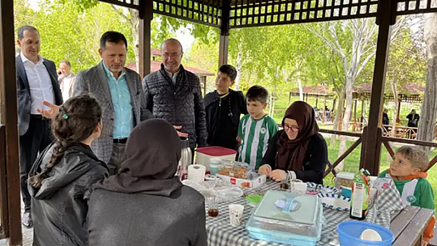 Başkan Pekyatırmacı, milletvekili adayları ile birlikte saha çalışmalarına devam ediyor