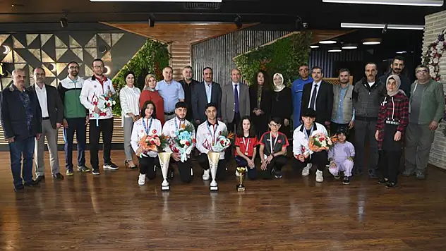 Başkan Pekyatırmacı milli sporcu ve aileleri ile buluştu
