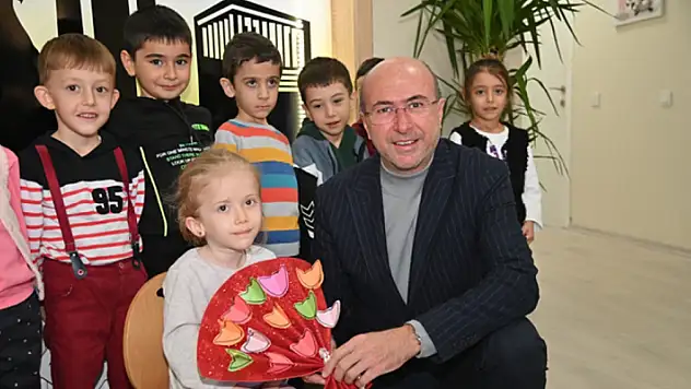 Başkan Pekyatırmacı, minik öğrencilerin davetine kayıtsız kalmadı