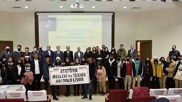 Başkan Pekyatırmacı münazara yarışmasını izledi
