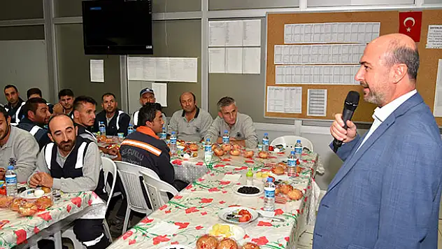Başkan Pekyatırmacı personeli ile sahur yaptı