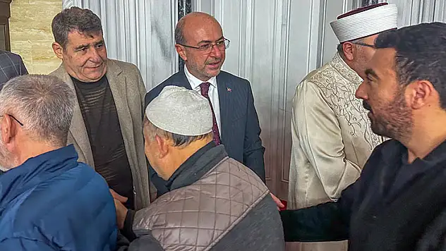 Başkan Pekyatırmacı Regaip Kandilini vatandaşlarla geçirdi