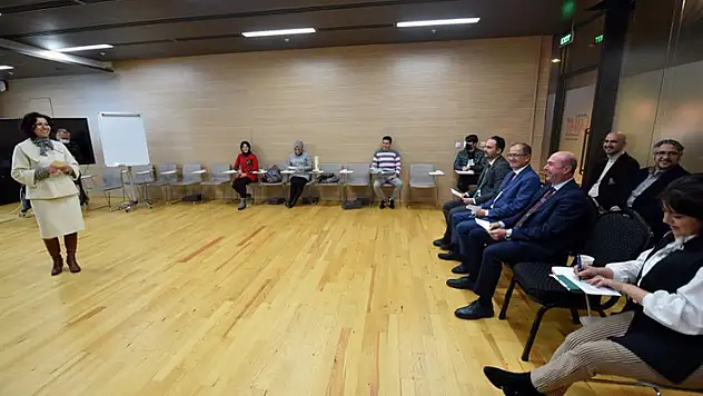 Başkan Pekyatırmacı sanat akademisinde derse katıldı
