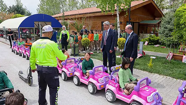 Başkan Pekyatırmacı Selçuklu trafik eğitim parkında çocuklarla bir araya geldi