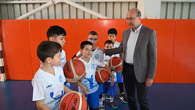 Başkan Pekyatırmacı spor okulları öğrencileriyle buluştu