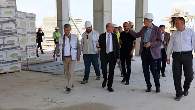 Başkan Pekyatırmacı, Sporcu Seçme ve Yetiştirme Merkezi'nin inşaatında incelemelerde bulundu