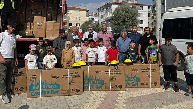 Başkan Sertdemir, çocuklara hediyelerini dağıttı