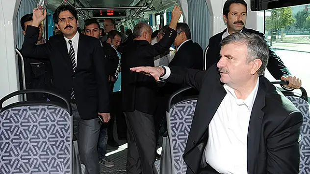 Başkan Tahir Akyürek Tramvayları Tanıttı